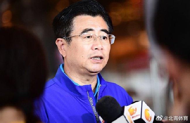 团队博弈 F1运动的魅力内核影片设定垫底车队逆袭夺冠的情节，打破了传统商业爽片“孤胆英雄”的叙事套路，深刻诠释了F1运动的本质——这是一项依赖庞大团队合作、策略博弈与技术支撑的复杂运动。