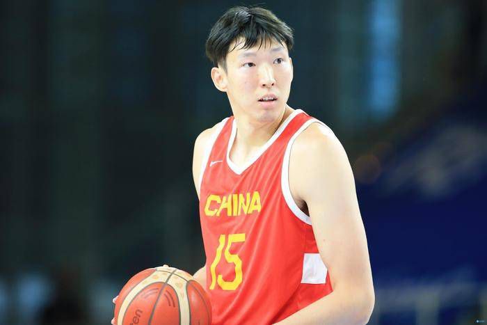 《银河补习班》无悬念登顶，以超40%的单日排片报收票房6000余万，累计票房顺利向着2亿逼近。