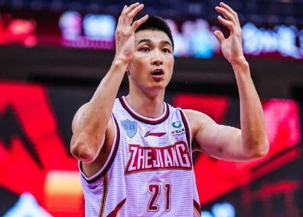主演新剧《肯尼迪》聚焦著名政治家族 2 堪比时装周!